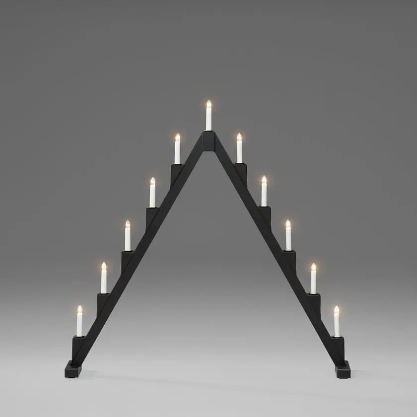 Candelabra 11 Lights Noir De Konstsmide - Le design moderne cr&eacute;e une atmosph&egrave;re &eacute;l&eacute;gante et les ampoules &eacute;mettent une lumi&egrave;re chaleureuse et invitante.