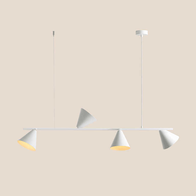 Form 120cm Blanc suspension De Artera - Son design simple et géométrique en fait une solution d'éclairage polyvalente qui s'intègre à la plupart des styles d'intérieur tout en apportant une touche d'élégance moderne à la pièce.