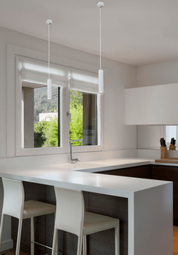 Ora Ø4 Blanc suspension De Faro Barcelona - Le luminaire est en aluminium, dispose d'un diffuseur en PMMA et de la technologie LED.