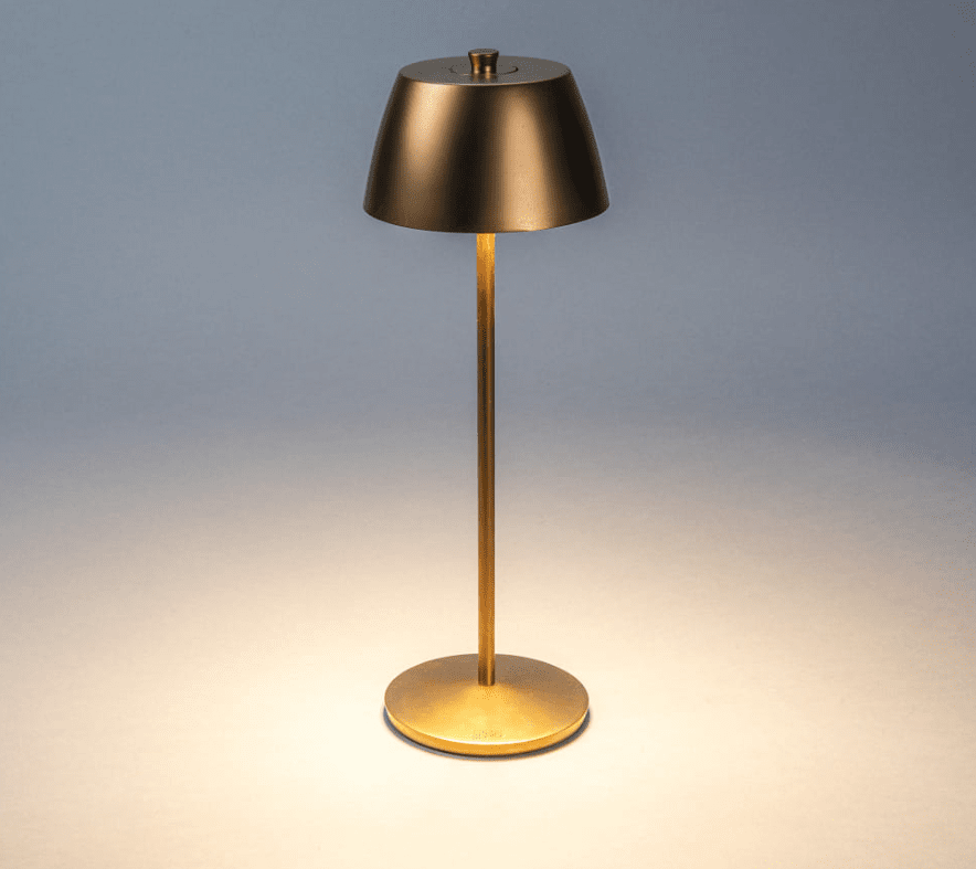 Èze 32cm Cuivre mat portable De Konstsmide - La lampe est équipée d'un variateur tactile pour que vous puissiez régler la luminosité et la température de couleur de la lumière jaune chaude à la lumière blanche chaude.