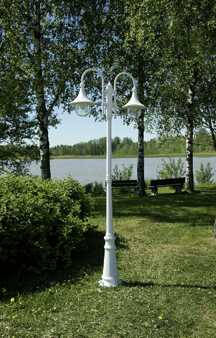 Kartano Trumpet 220cm Blanc lampadaire De Airam - Le lampadaire trompette Kartano est une version plus moderne de l'ancien support de lampe.