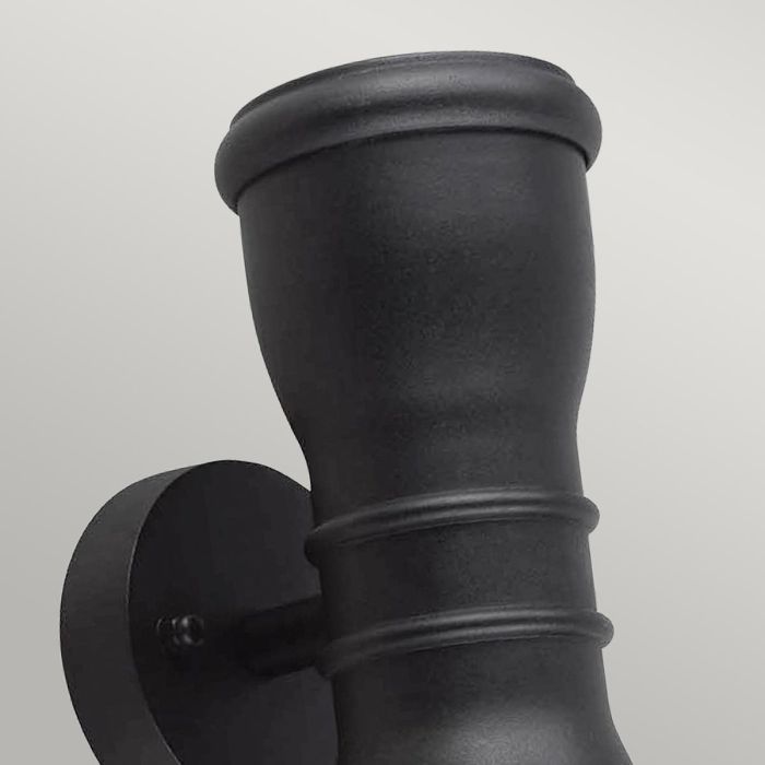 Malvern 23cm Noir lampe d’extérieur De Elstead Lighting - Med sin upp- och ned&aring;triktade ljusspridning skapar Malvern en vacker belysningseffekt p&aring; fasaden, perfekt f&ouml;r entr&eacute;er, uteplatser och g&aring;ngv&auml;gar.