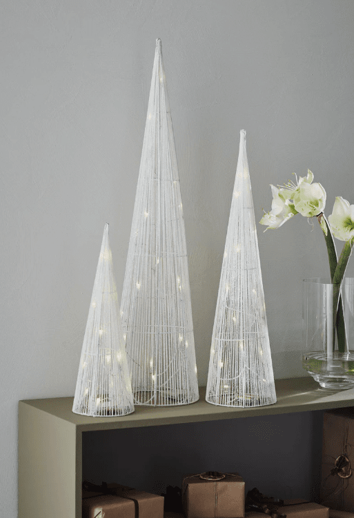 Dunge Blanc De Markslöjd - Placez-les dans les fenêtres, sur une table ou dans le cadre de vos décorations de fête pour rehausser l'esprit de Noël.
