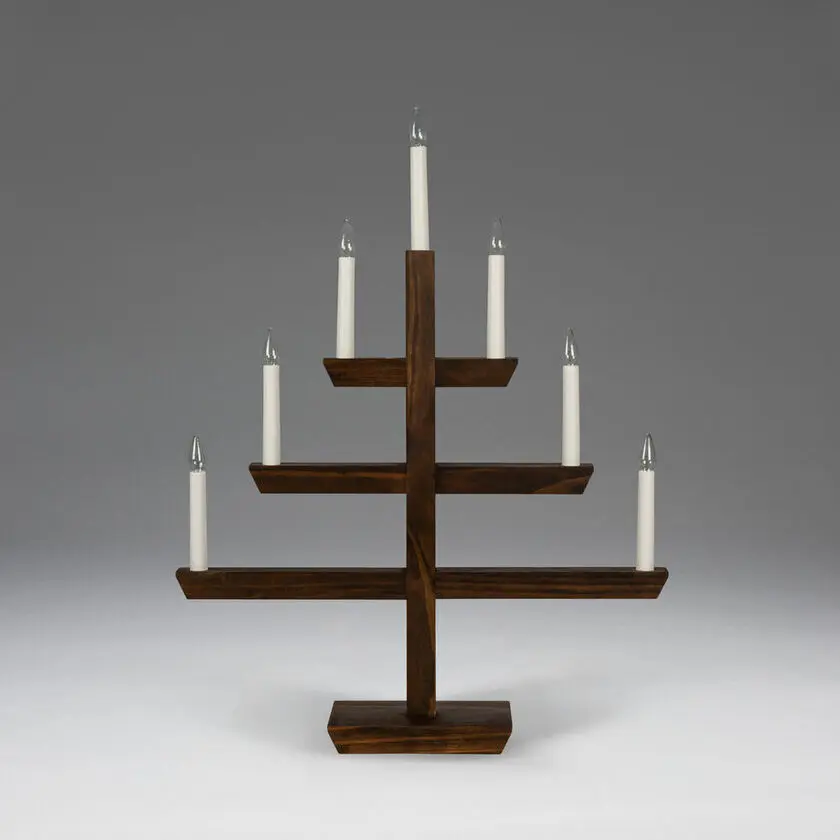 Wooden Candelabra 7 Lights Tache brune De Konstsmide - La combinaison de la sensation classique du bois et de la forme moderne en fait un ajout &eacute;l&eacute;gant &agrave; n'importe quelle maison.