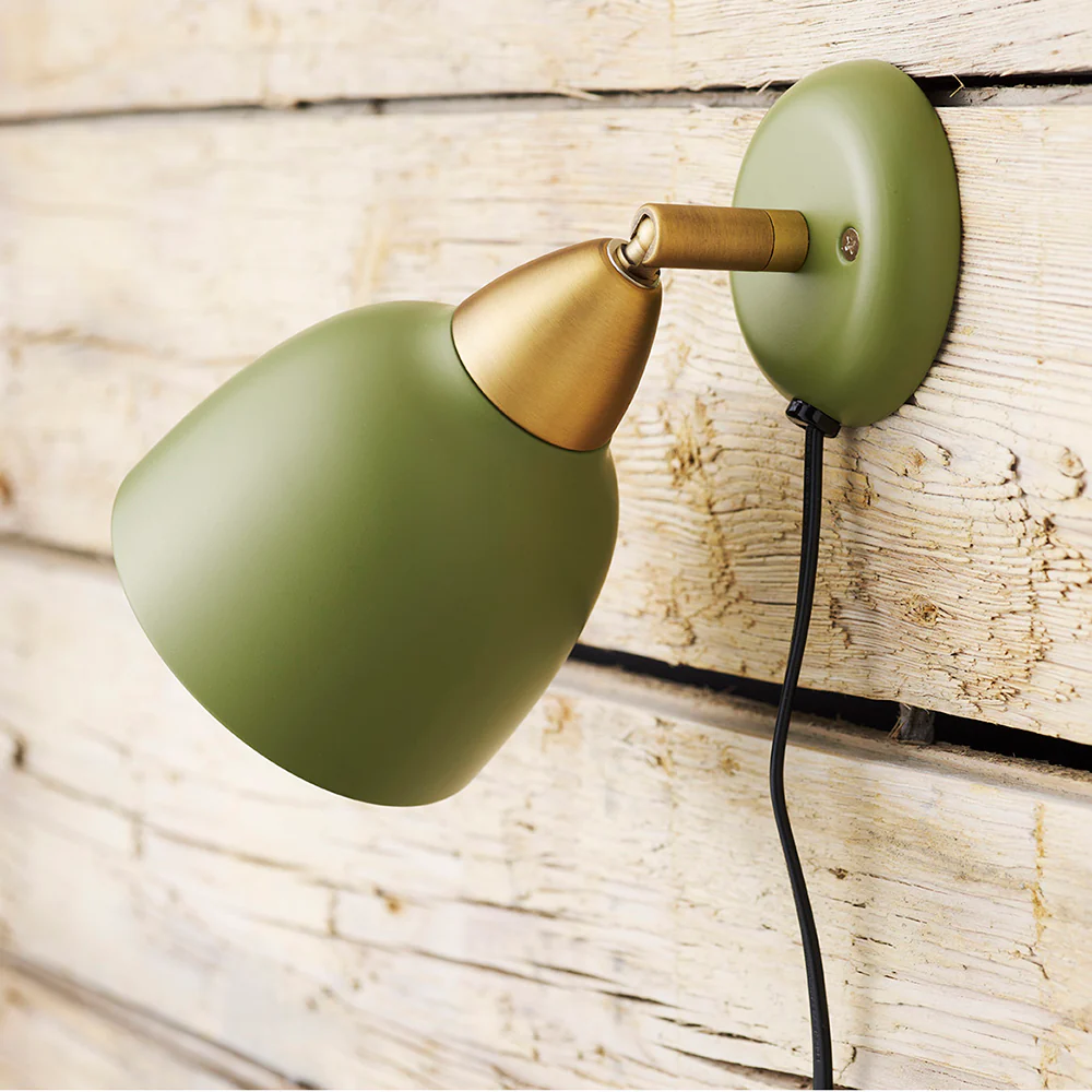 Urban Short Vert olive lampe de lecture De Superliving - L'abat-jour peut être tourné à 345° pour une flexibilité maximale et une lumière parfaite là où vous en avez besoin.