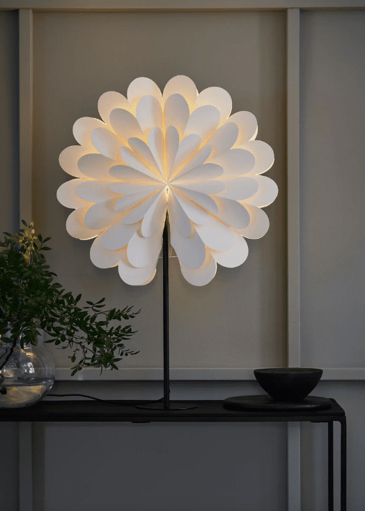 Maravilla Ø45 Blanc De Markslöjd - L'étoile de table Maravilla blanche est une élégante étoile de l'Avent qui donne à votre maison une atmosphère de Noël élégante.