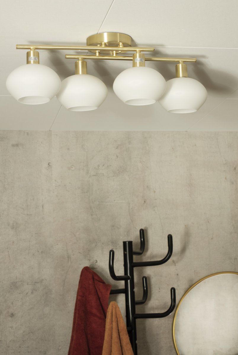 Elba 60cm Laiton mat lampe de salle de bain De Aneta Lighting - Le plafonnier Elba est le luminaire de salle de bain parfait pour tous ceux qui souhaitent donner &agrave; leur salle de bain une touche moderne.