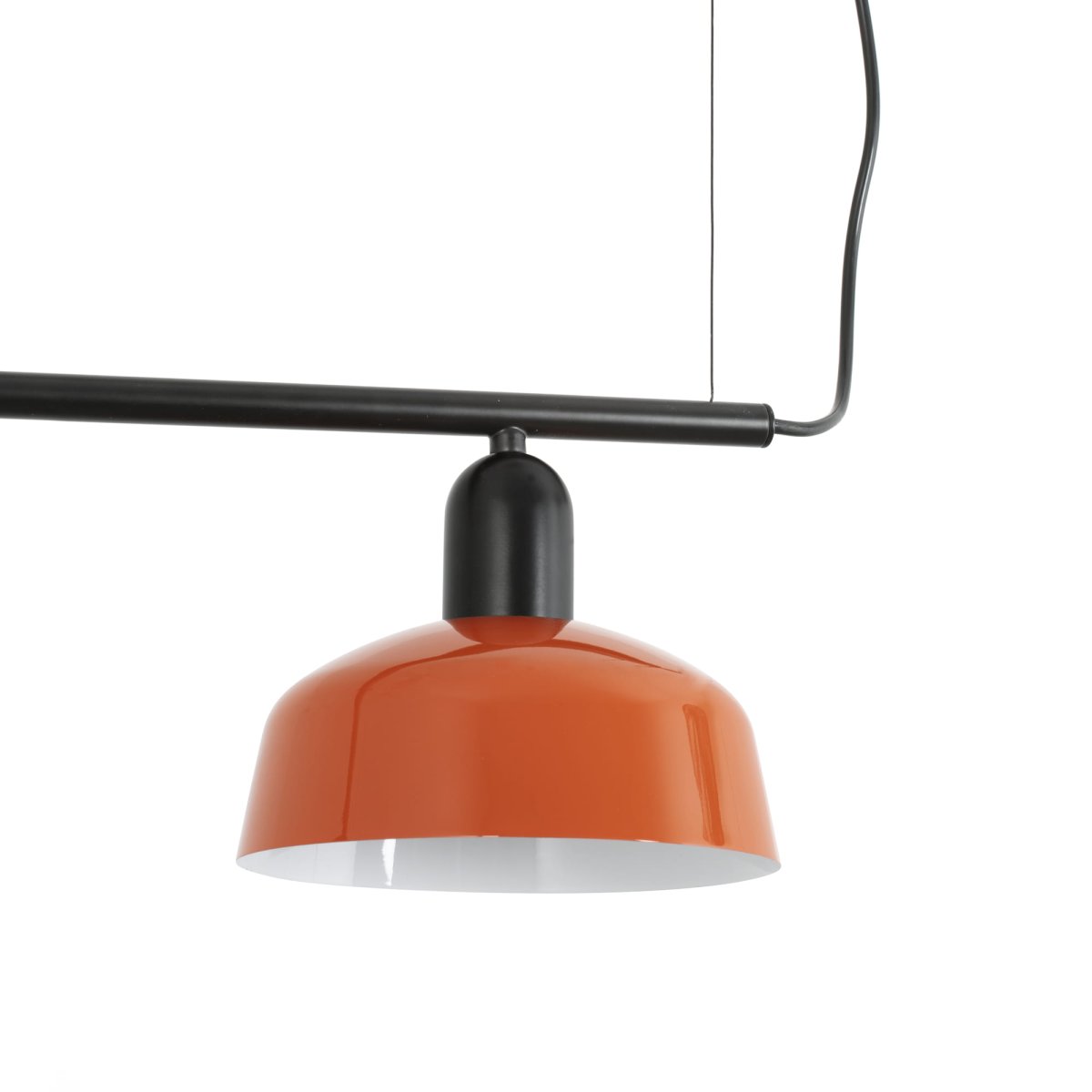 Tatawin 100cm Rouge-orange suspension De Faro Barcelona - Tatawin est un plafonnier &agrave; la structure noire et &agrave; l'abat-jour en m&eacute;tal rouge-orange qui diffuse une lumi&egrave;re concentr&eacute;e et &eacute;l&eacute;gante.
