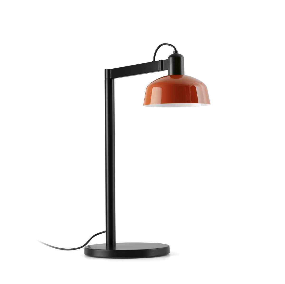 Tatawin 58cm Rouge-orange lampe de bureau De Faro Barcelona - Tatawin est une lampe de table à la structure noire et à l'abat-jour en métal rouge-orange qui diffuse une lumière directionnelle et focalisée.