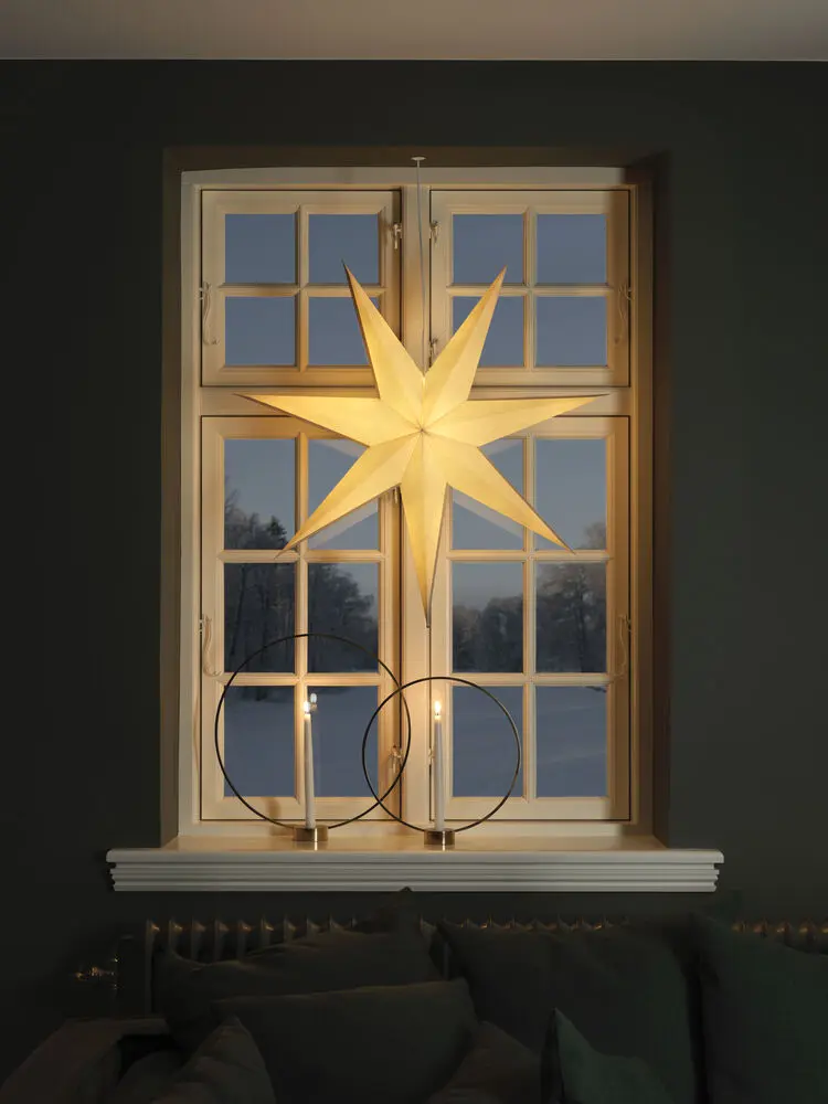 Étoile En Papier Ø78 Blanc De Konstsmide - Avec son design &eacute;l&eacute;gant et sa lumi&egrave;re douce, il cr&eacute;e une atmosph&egrave;re de No&euml;l calme et chaleureuse.