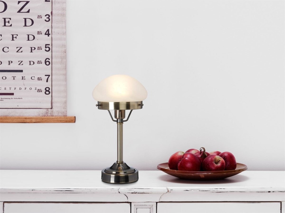 Mini Strindberg 30cm Laiton antique lampe de table De Cottex - Avec sa construction métallique robuste et son verre dépoli, il fournit une lumière douce et agréable, parfaite pour la table de chevet ou comme détail d'ameublement élégant dans le salon.