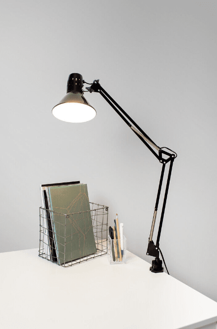 Venla Noir lampe à pince De Airam - C&acirc;ble de raccordement de 1,7 m et interrupteur marche/arr&ecirc;t.