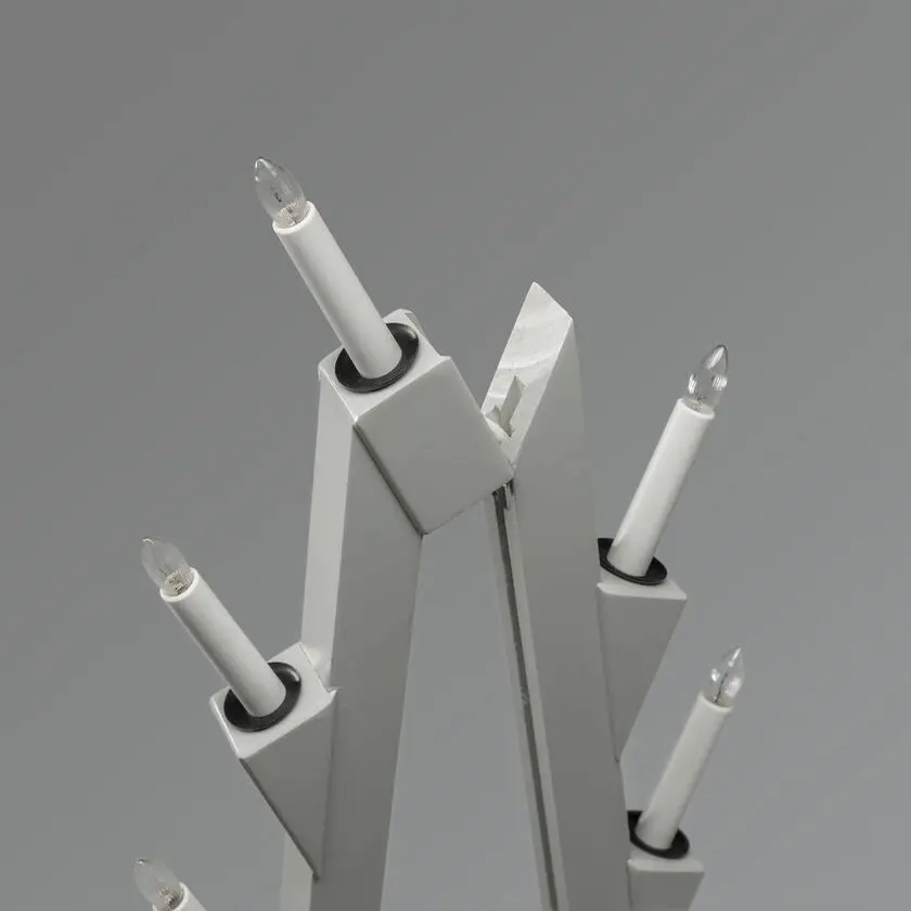 Candelabra 11 Lights Gris De Konstsmide - Le design moderne cr&eacute;e une atmosph&egrave;re &eacute;l&eacute;gante et les ampoules &eacute;mettent une lumi&egrave;re chaleureuse et invitante.