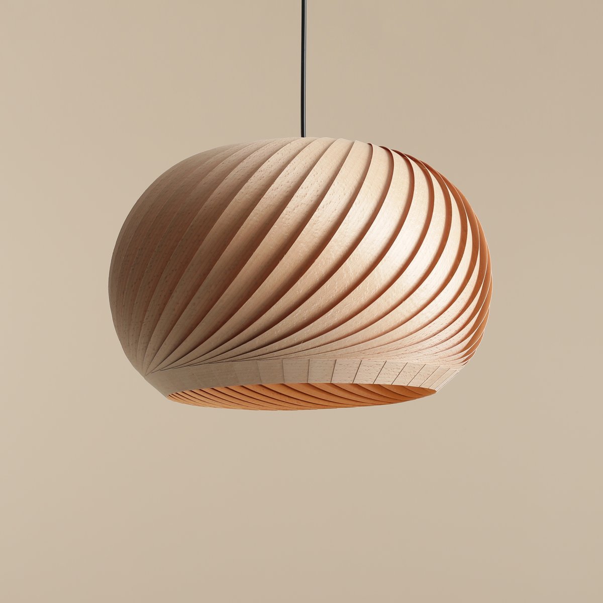 Dark Ø40 Nature suspension De Artera - La finition en bois foncé transmet une sensation chaleureuse et terreuse, ce qui en fait un excellent choix pour les intérieurs modernes et scandinaves.