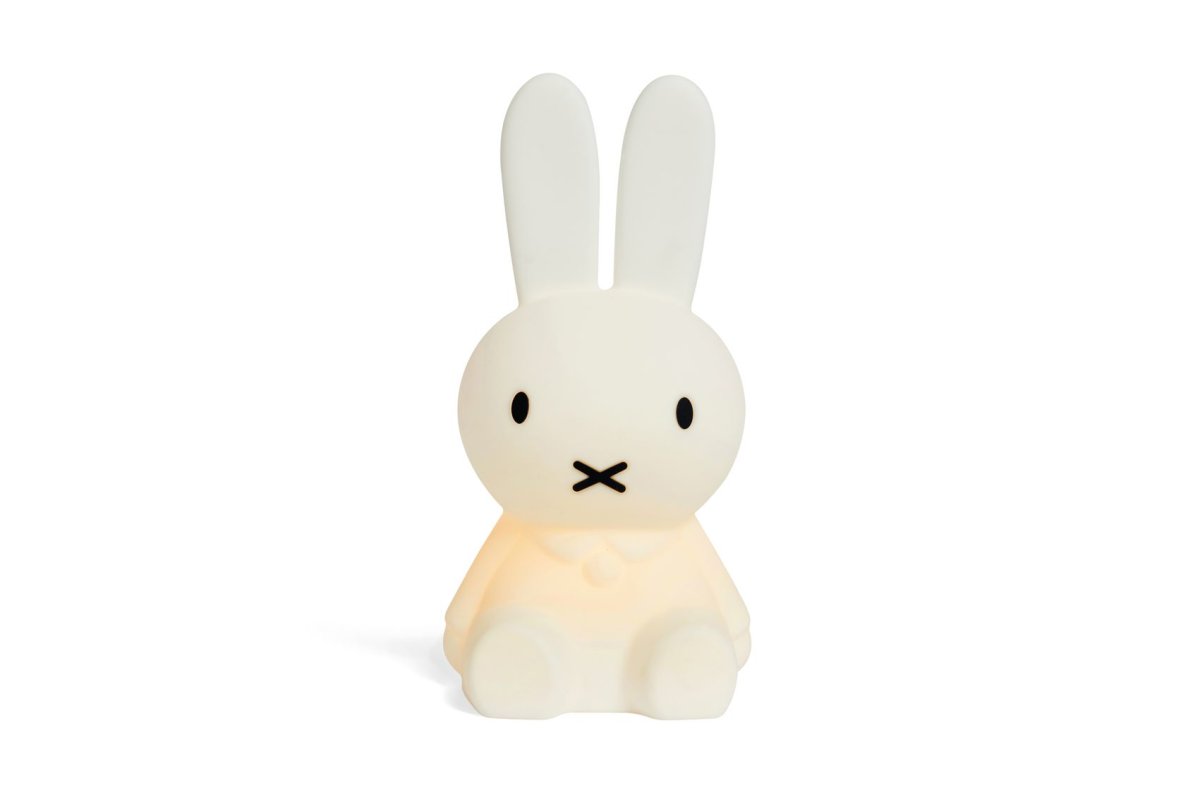 Bundle of Light - Miffy Mini Blanc lampe pour enfant De Mr Maria - Apportez un peu de lumi&egrave;re et de joie dans votre journ&eacute;e et votre maison avec cette charmante lampe Miffy.