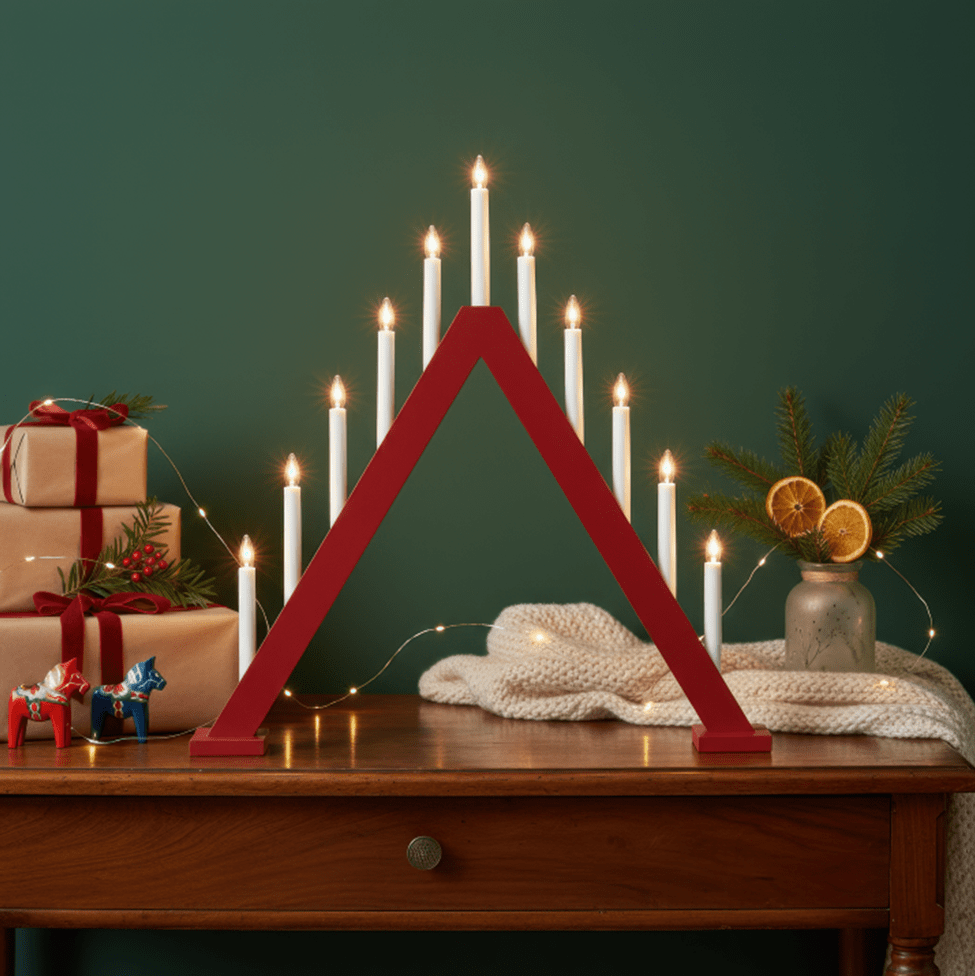 Nova 11 ROUGE De Pixie Design - Ce bougeoir d&eacute;coratif de l'Avent contribue &agrave; cr&eacute;er une ambiance de No&euml;l conviviale et traditionnelle dans votre int&eacute;rieur.