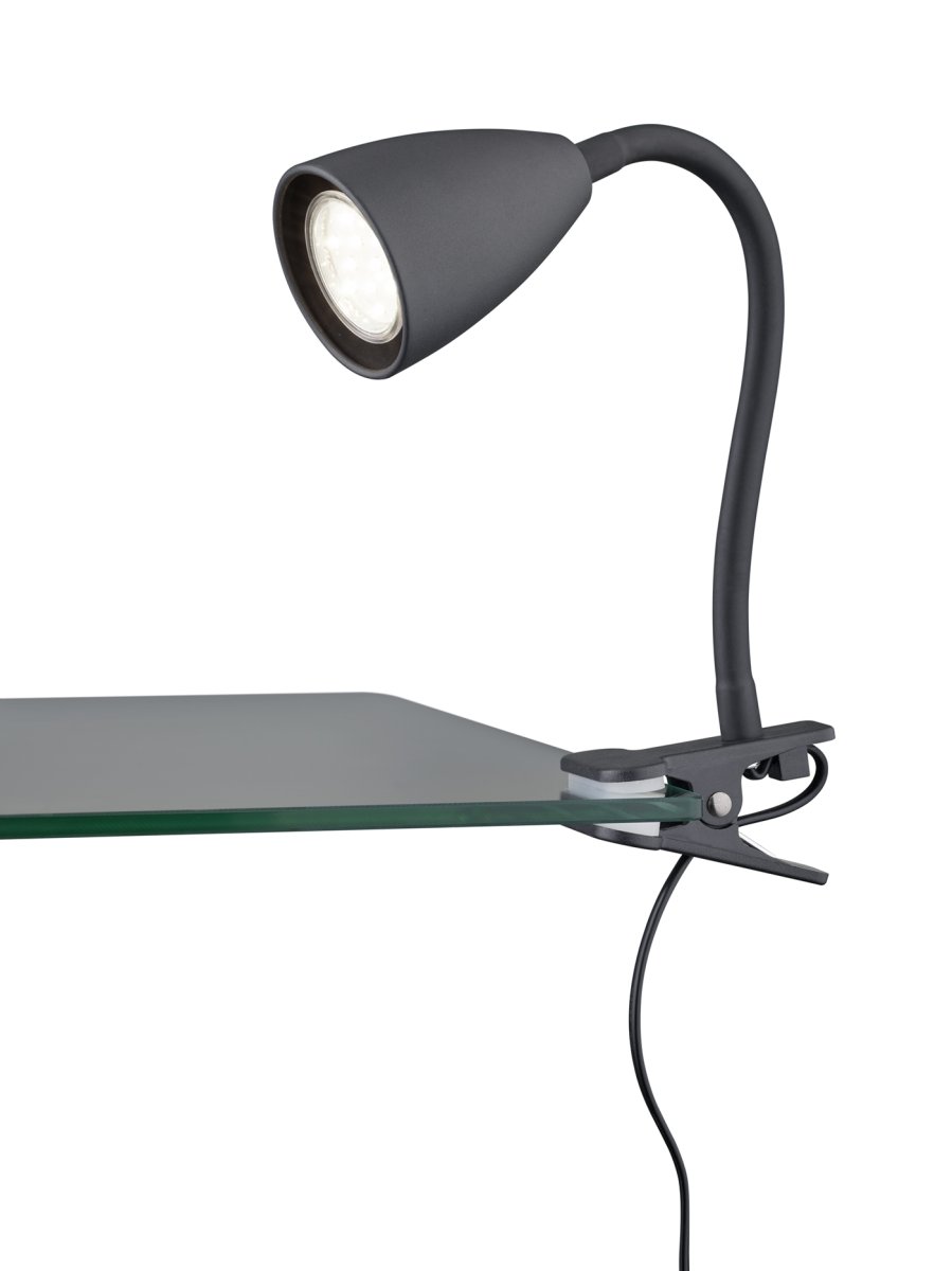 Wanda Noir lampe à pince De Trio Lighting - Correctement placée sur le bureau ou sur l'étagère, la lampe fournit un éclairage optimal grâce aux possibilités de réglage flexibles du bras de la lampe.