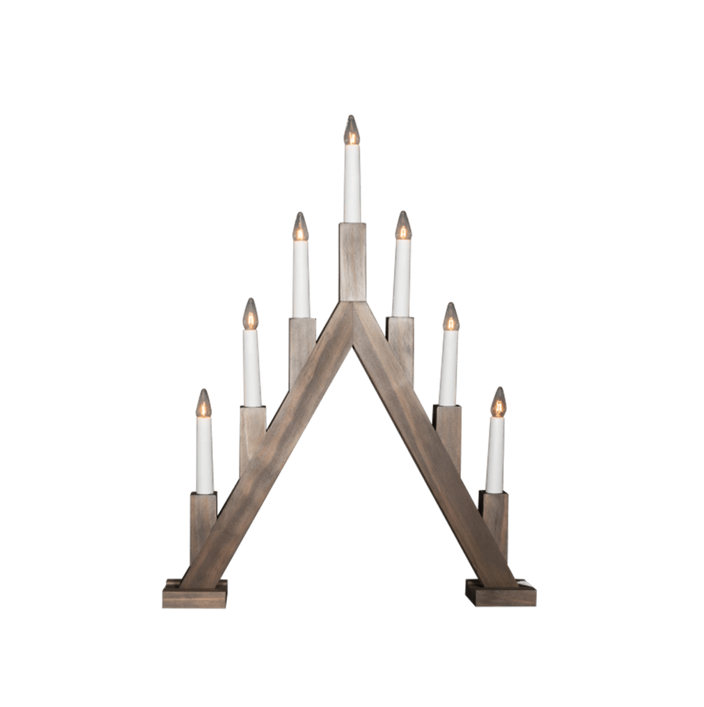 Ellen Tache brune De Pixie Design - Sa forme conique et ses sept bougies de hauteurs diff&eacute;rentes cr&eacute;ent une silhouette traditionnelle qui s'int&egrave;gre parfaitement &agrave; l'ambiance de l'Avent et de No&euml;l.