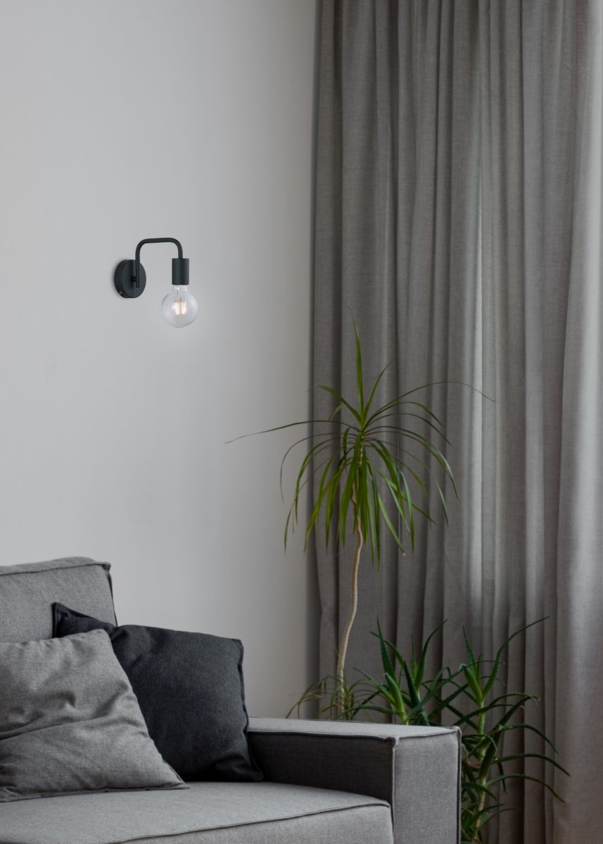 Diallo 20cm Noir applique murale De Trio Lighting - Il est &eacute;quip&eacute; de la fonction FLEXconnect, qui vous permet de choisir entre une installation fixe ou une utilisation avec un c&acirc;ble et une prise murale pour une flexibilit&eacute; maximale.