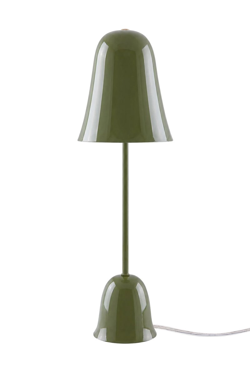 Blåklockan 50cm Vert olive lampe de table De Globen Lighting - La lampe de table Bluebell, &eacute;l&eacute;gante et intemporelle, est fabriqu&eacute;e en fer laqu&eacute; vert olive brillant.