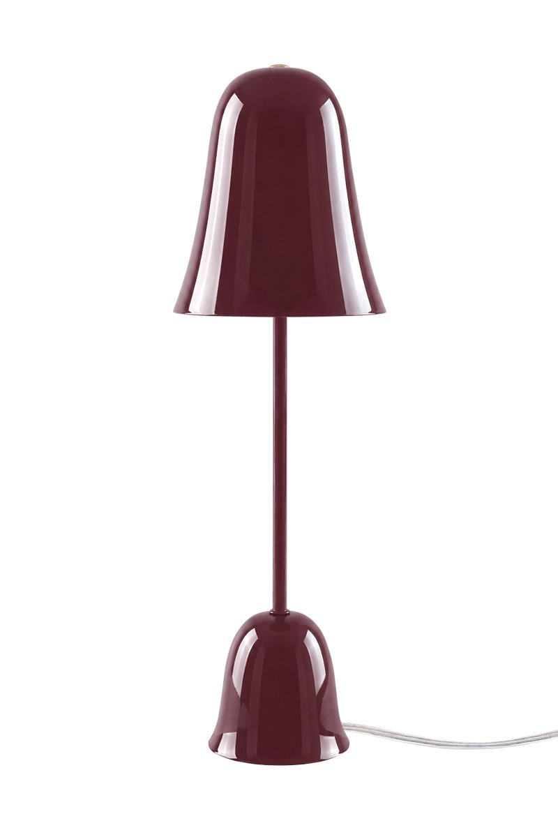 Blåklockan 50cm Bourgogne lampe de table De Globen Lighting - La lampe de table Bluebell, élégante et intemporelle, est fabriquée en fer laqué bordeaux brillant.