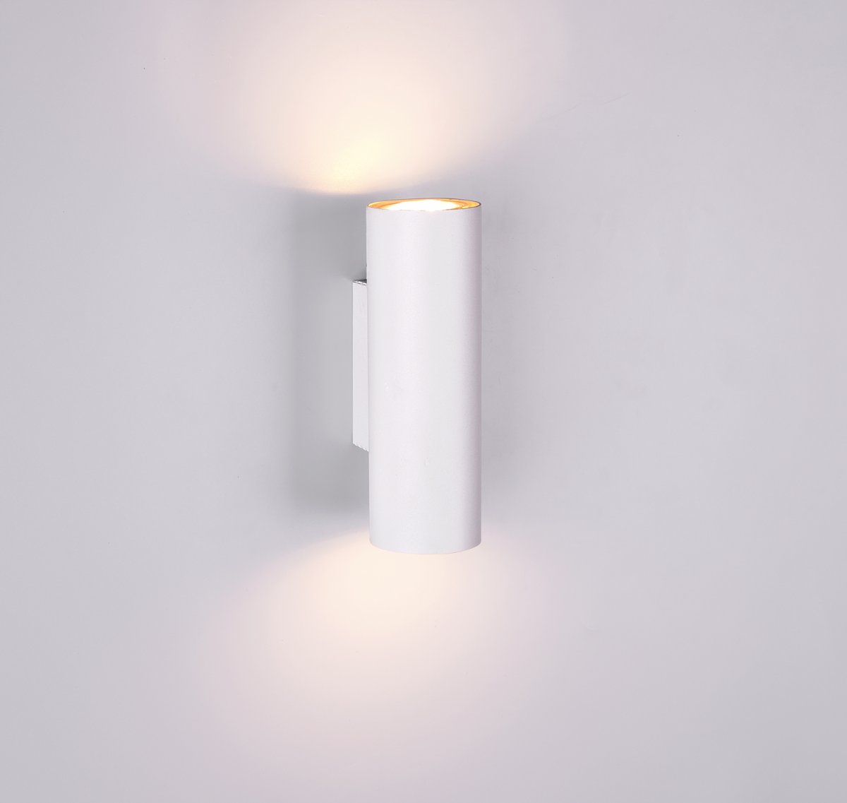Marley 18cm Blanc applique murale De Trio Lighting - Il offre un &eacute;clairage vers le haut et vers le bas et est donc polyvalent et adapt&eacute; &agrave; diff&eacute;rentes pi&egrave;ces telles que la cuisine, le couloir ou le salon.