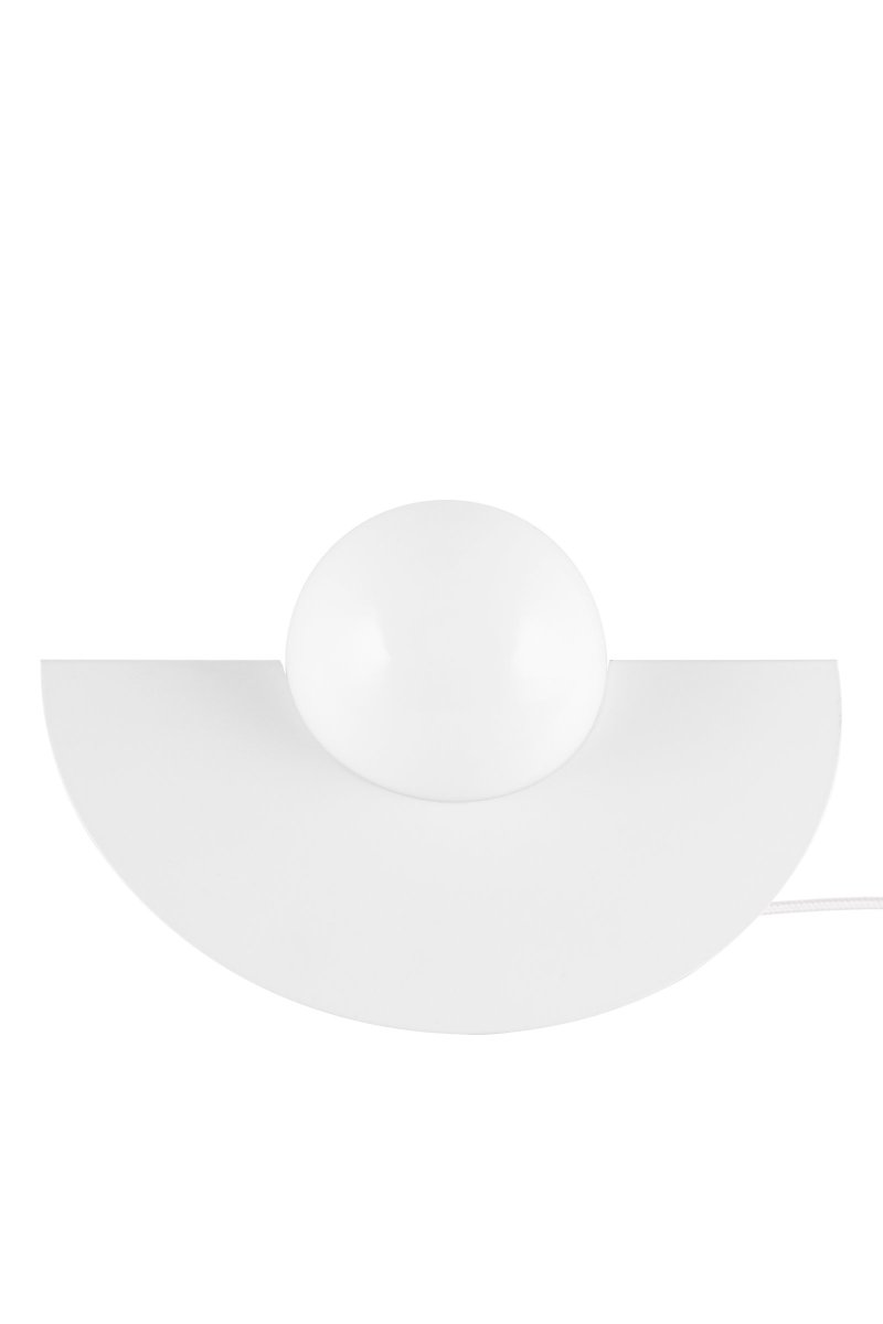 Roccia 17cm Blanc lampe de table De Globen Lighting - La lampe est dot&eacute;e d'un c&acirc;ble textile blanc de 200 cm de long avec interrupteur et prise.