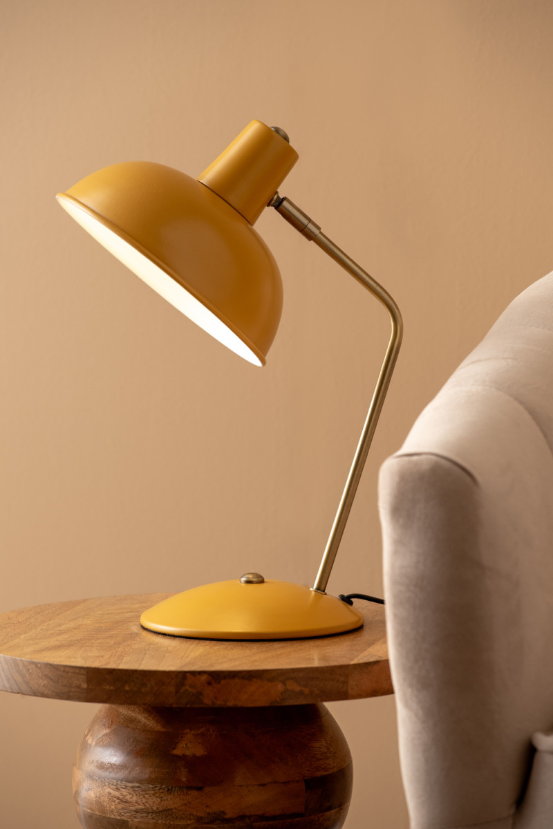 Hood 38cm Jaune lampe de bureau De Leitmotiv - La lampe trouve parfaitement sa place sur un bureau ou une table de chevet et sert &agrave; la fois de source de lumi&egrave;re pratique et d'&eacute;l&eacute;ment d&eacute;coratif raffin&eacute;.