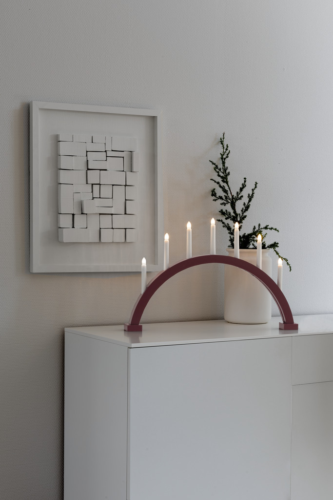 Arch 7 Lights Rouge foncé mat De Konstsmide - Equip&eacute; d'ampoules qui fournissent une lumi&egrave;re agr&eacute;able et contribuent &agrave; une atmosph&egrave;re chaleureuse pendant la p&eacute;riode de No&euml;l.