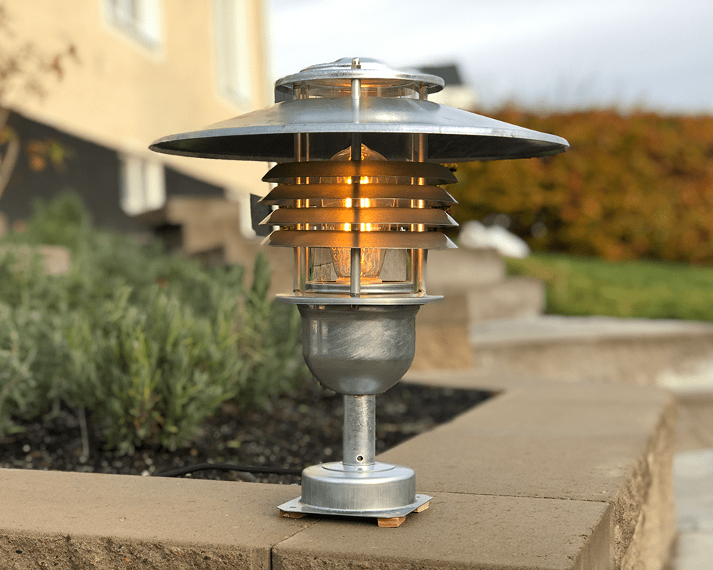 Arnäs I 38cm Acier galvanisé De Westal - La lampe est équipée d'une douille E27.