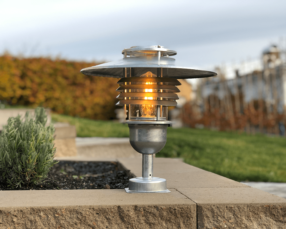 Arnäs I 38cm Acier galvanisé De Westal - La lampe est équipée d'une douille E27.