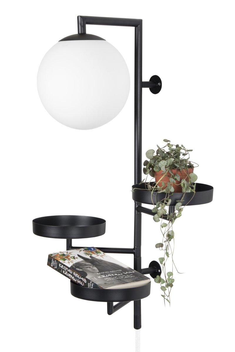 Astoria 62cm Noir applique murale De Globen Lighting - Les étagères et lampes Astoria allient fonctionnalité et design.