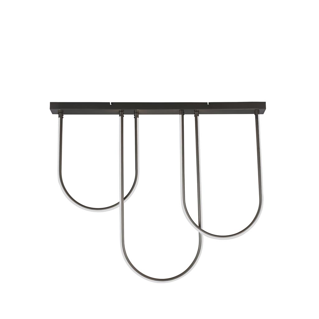 Chime 110cm Noir plafonnier De Searchlight - Chime est un plafonnier qui, avec sa forme moderne et incurvée et sa finition noir mat, attire tous les regards dans n'importe quelle pièce.