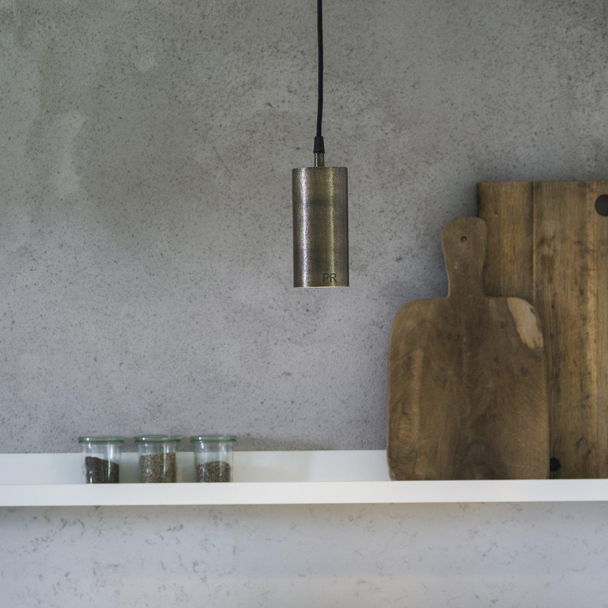 Ample Ø7 Or lampe de fenêtre De PR Home - Élégant et minimaliste, il est idéal pour créer un éclairage d'ambiance, en accrochage ou en ligne, au-dessus d'une table ou d'un plan de travail.
