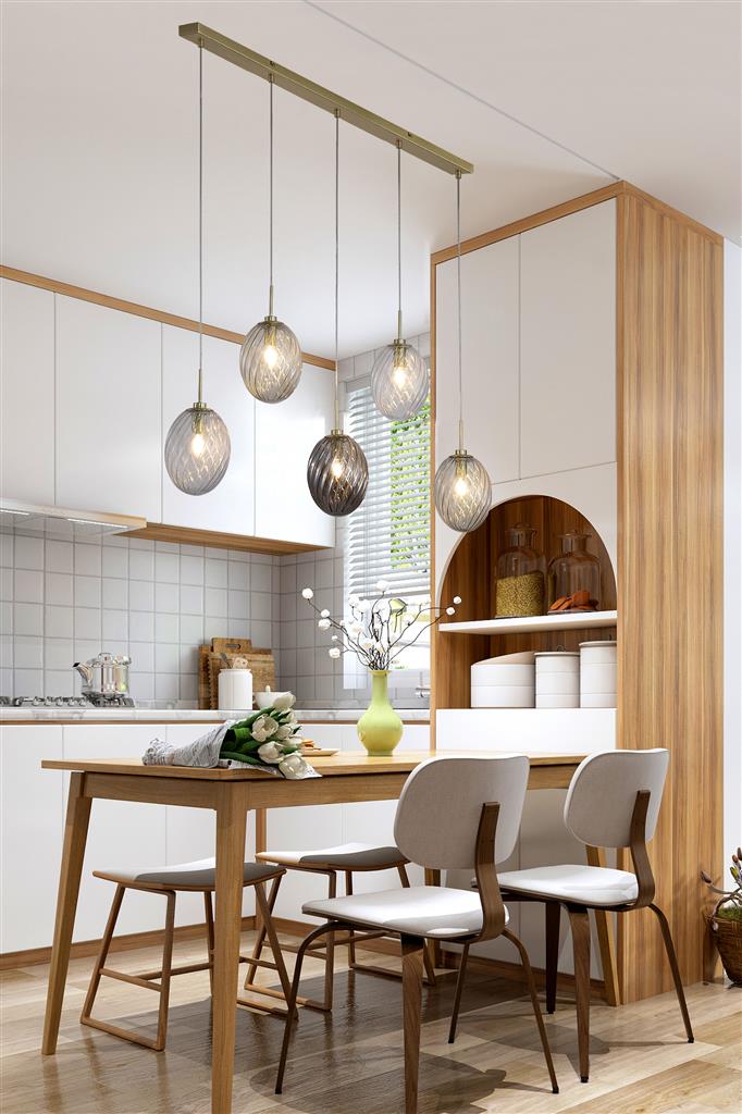 Whirl 92cm Laiton suspension De Searchlight - Grâce à sa forme allongée, il est idéal au-dessus d'une table à manger ou dans la cuisine et devient un élément central et stylé dans les espaces modernes et ouverts.