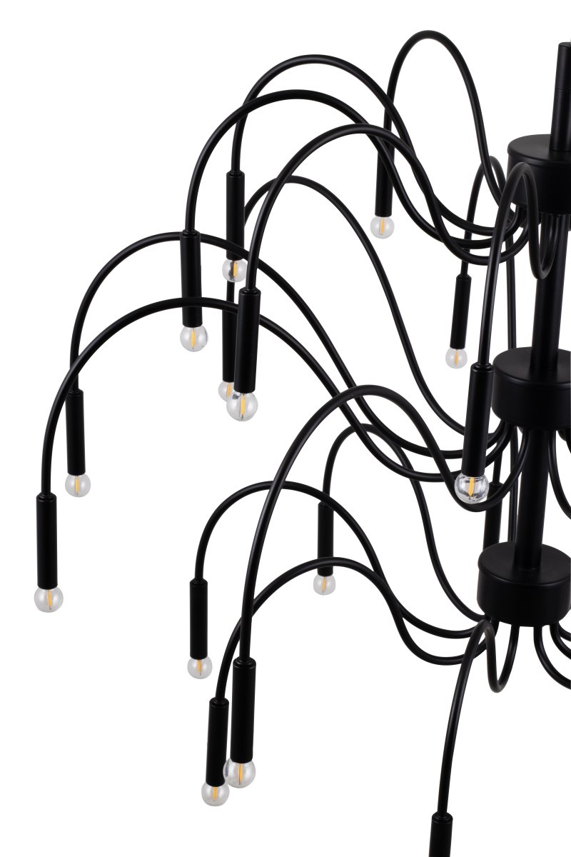 Ben Ø70 Noir suspension De Globen Lighting - Ben est une interpr&eacute;tation contemporaine du lustre classique, qui devient le point central de toute pi&egrave;ce gr&acirc;ce &agrave; ses 27 bras magnifiquement courb&eacute;s.