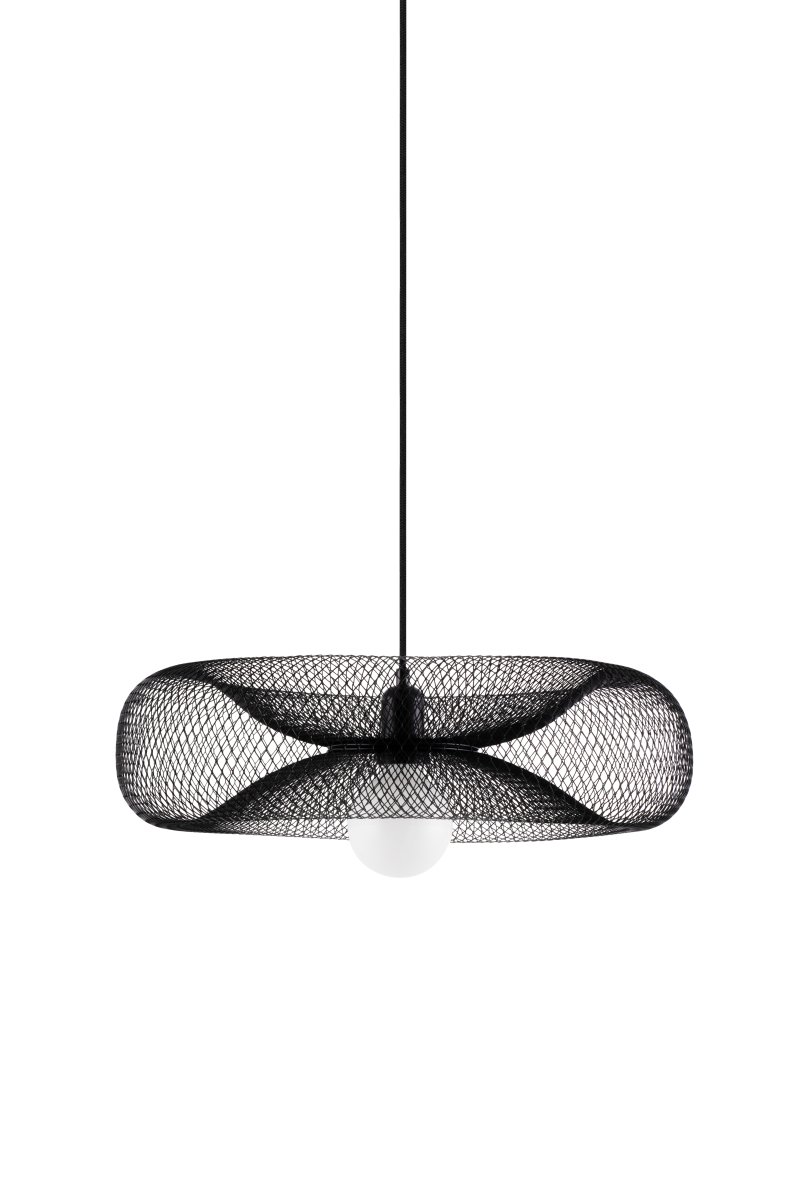 Torus Ø50 Noir suspension De Globen Lighting - Torus &auml;r en luftig och mjuk pendel tillverkad av galvaniserat svart metalln&auml;t.