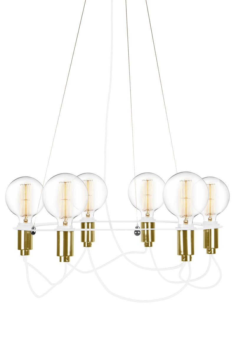 Cables Ø60 Blanc suspension De Globen Lighting - Lustre avec pendentif en laiton brillant constitu&eacute; d'un anneau rond en m&eacute;tal blanc laqu&eacute; mat.
