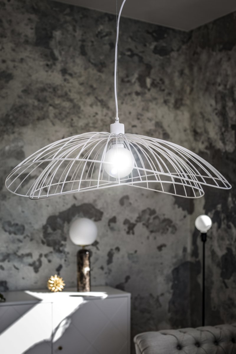 Ray Ø70 Blanc suspension De Globen Lighting - Les deux abat-jour peuvent être disposés de différentes manières : superposés ou encastrés pour une suspension plus basse.