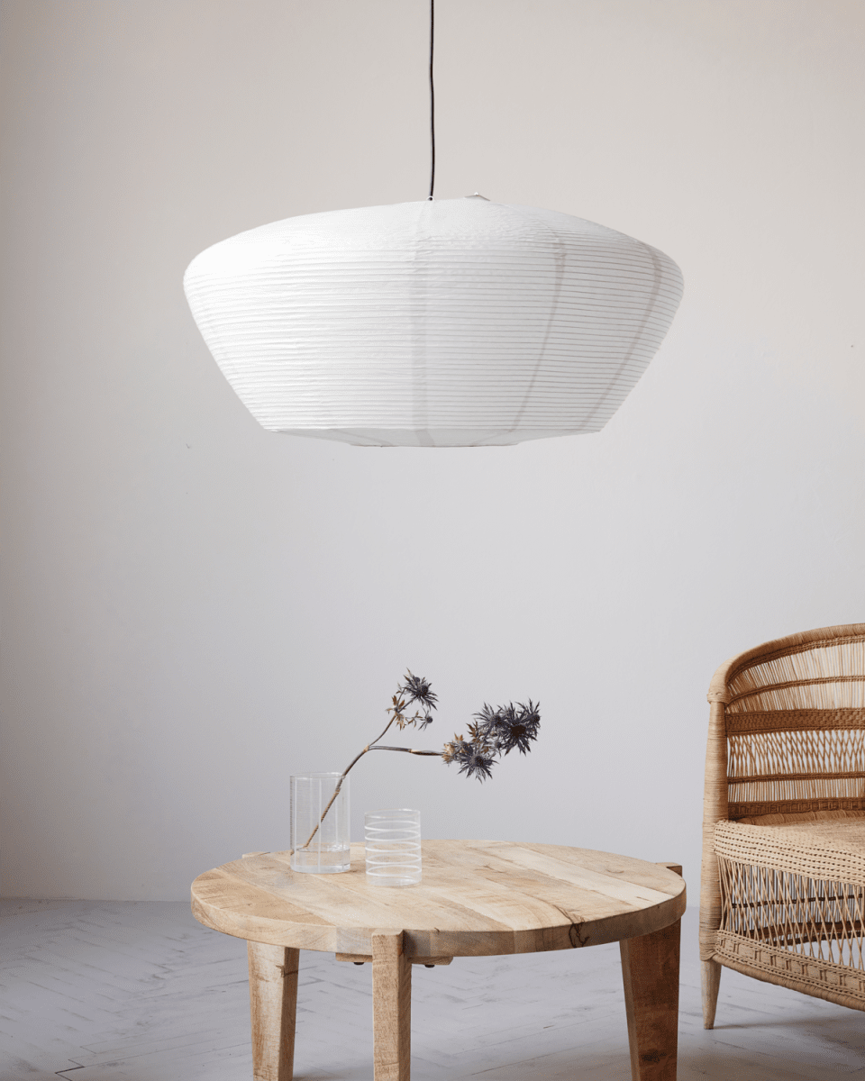 Bidar Abat-Jour S/Suspension Ø80 Blanc suspension De House Doctor - Avec l'abat-jour Bidar de House Doctor, vous obtenez un excellent exemple de la façon dont la fonction et l'esthétique vont de pair.