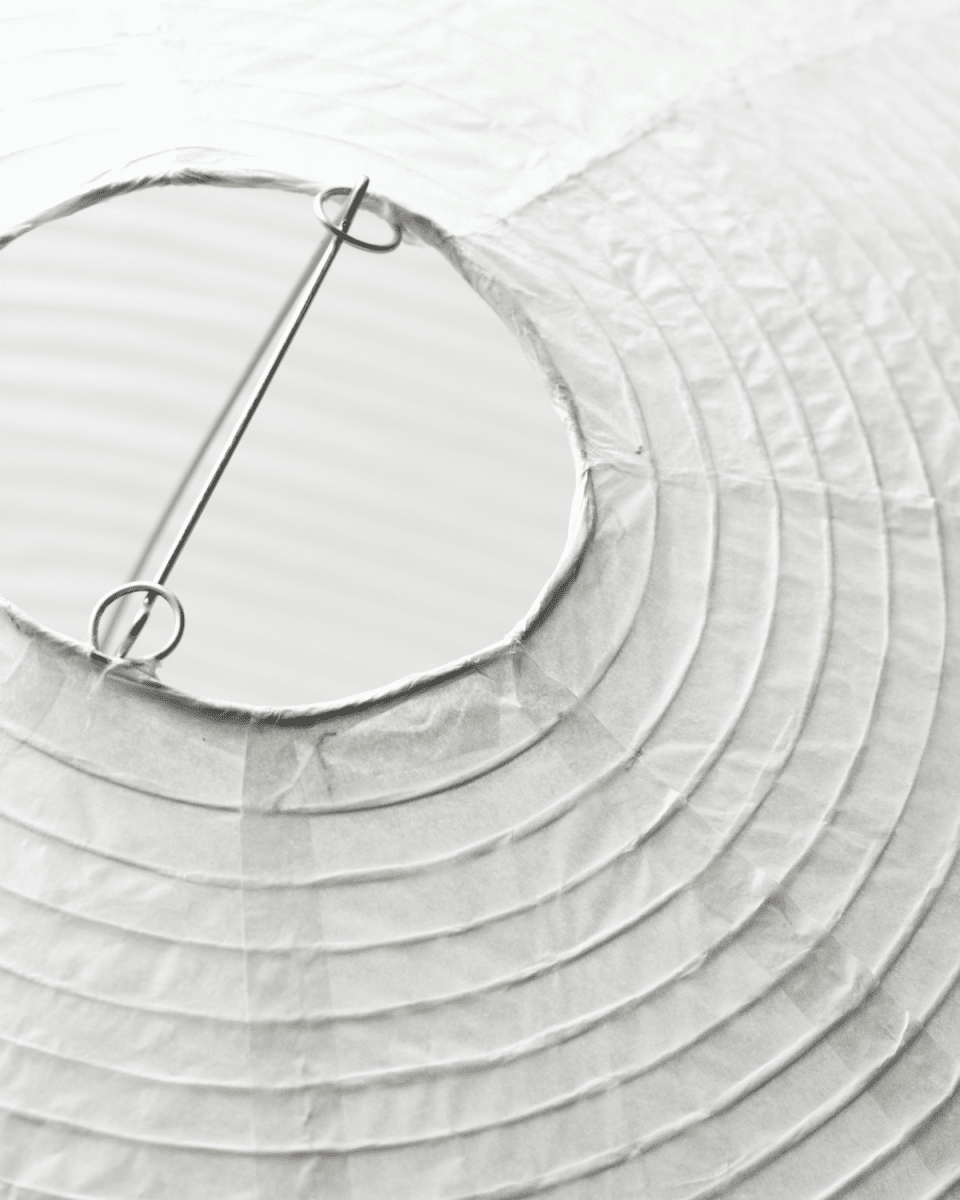 Rica Abat-Jour S/Suspension Ø70 Blanc suspension De House Doctor - Accrochez-le au-dessus de la table à manger ou de la table basse et laissez sa lueur douce et chaleureuse créer une atmosphère accueillante.