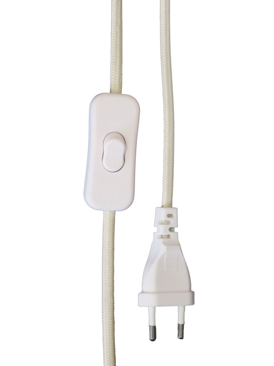 Lyon 40cm Brun lampe de table De PR Home - Gr&acirc;ce &agrave; son design styl&eacute; et accueillant, Lyon trouve sa place aussi bien sur une table d'appoint, une table de chevet ou pr&egrave;s d'une fen&ecirc;tre, o&ugrave; elle devient un &eacute;l&eacute;ment d&eacute;coratif et une source d'ambiance dans les int&eacute;rieurs classiques comme modernes.