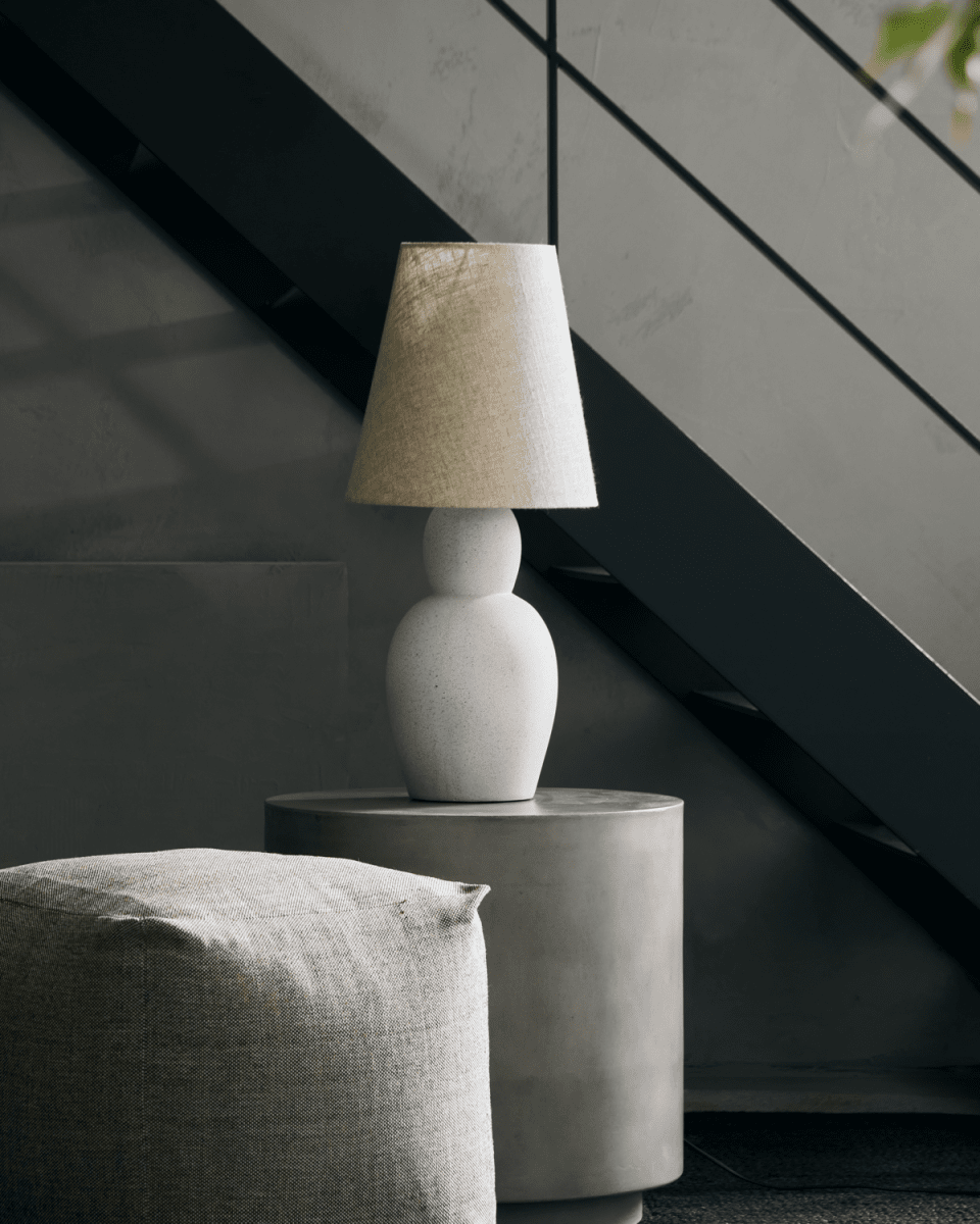 Orga 67cm Sable lampe de table De House Doctor - Avec Orga de House Doctor, vous obtenez une lampe de table et une sculpture en une.