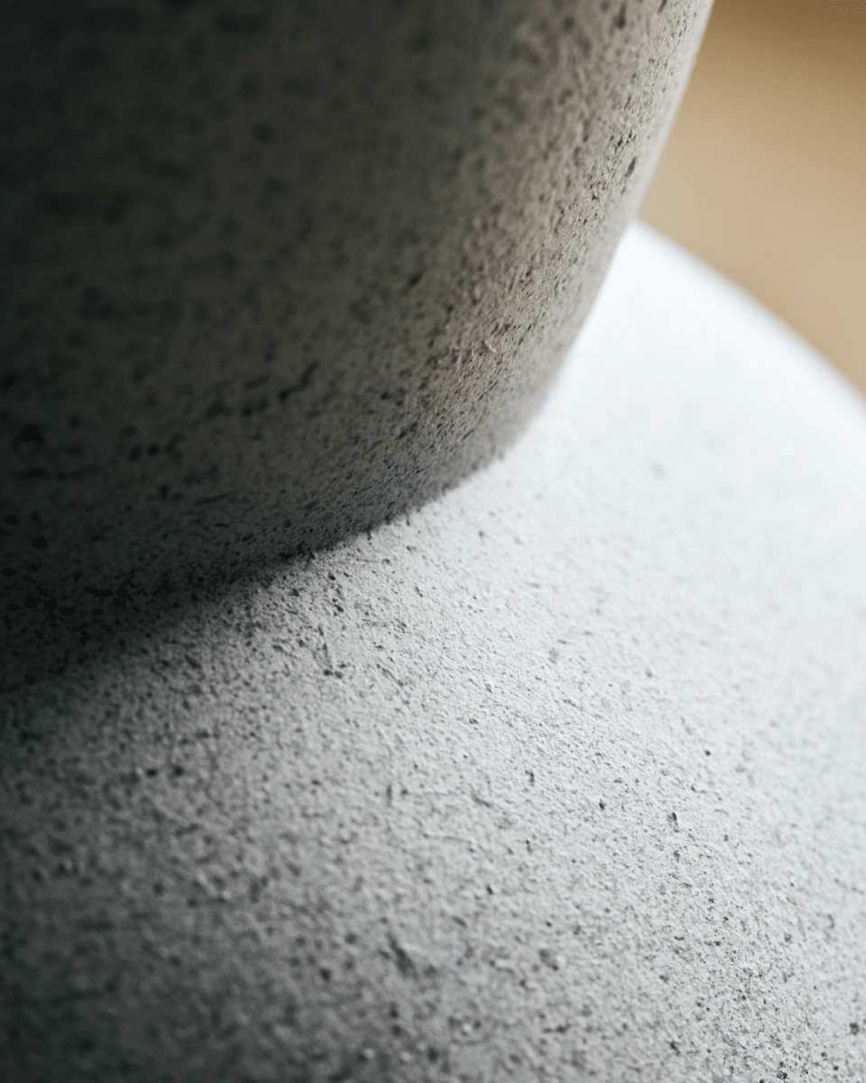 Orga 67cm Sable lampe de table De House Doctor - Avec Orga de House Doctor, vous obtenez une lampe de table et une sculpture en une.