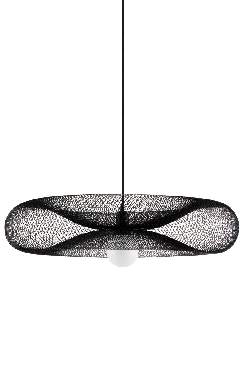Torus Ø65 Noir suspension De Globen Lighting - Torus &auml;r en luftig och mjuk pendel tillverkad av galvaniserat svart metalln&auml;t.