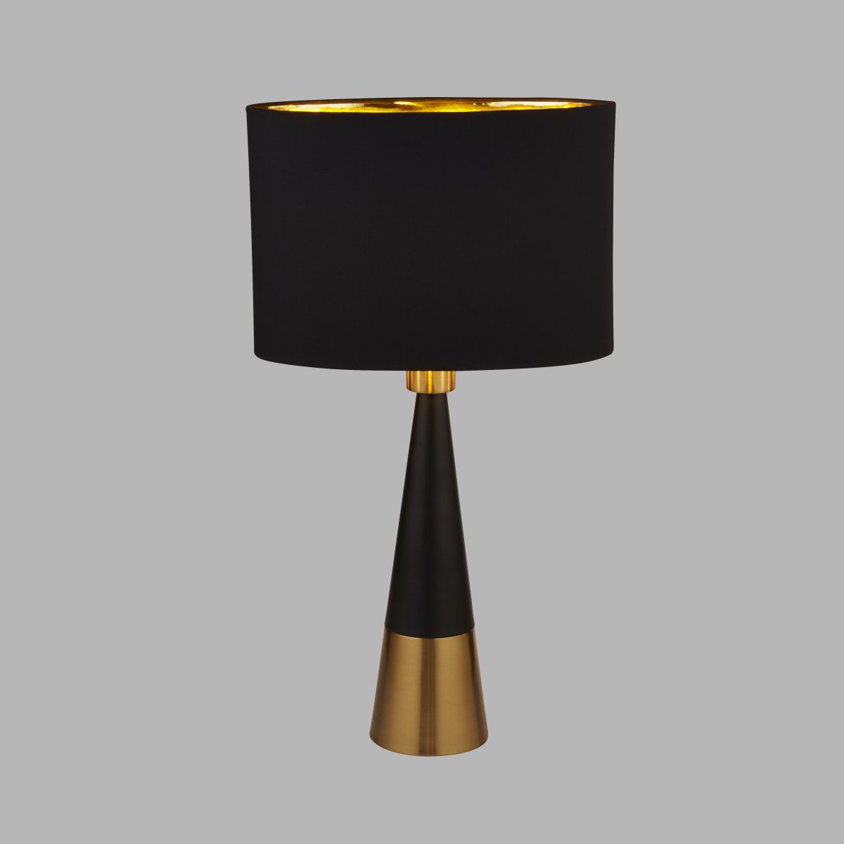 Chloe 40cm Noir mat lampe de table De Searchlight - Cette lampe de table moderne respire l'élégance avec son design conique et sa luxueuse combinaison de noir et d'or.