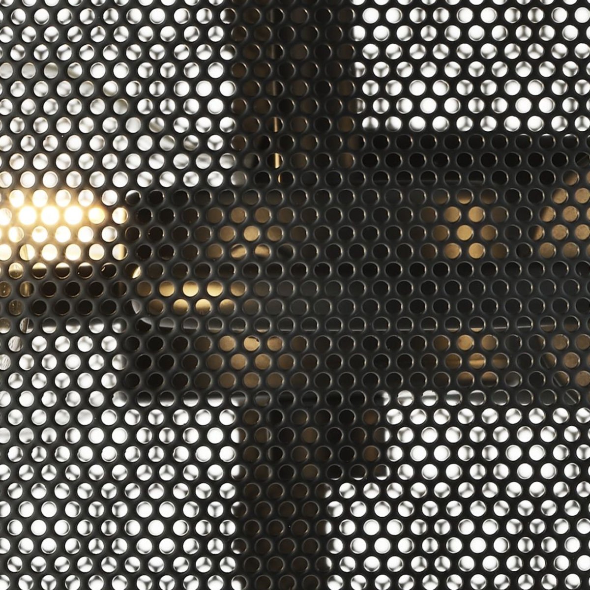 Fishnet Ø45 Noir mat plafonnier De Searchlight - Cet élégant plafonnier en résille noir mat renferme trois sources lumineuses dans une belle et décorative cage en résille noire.