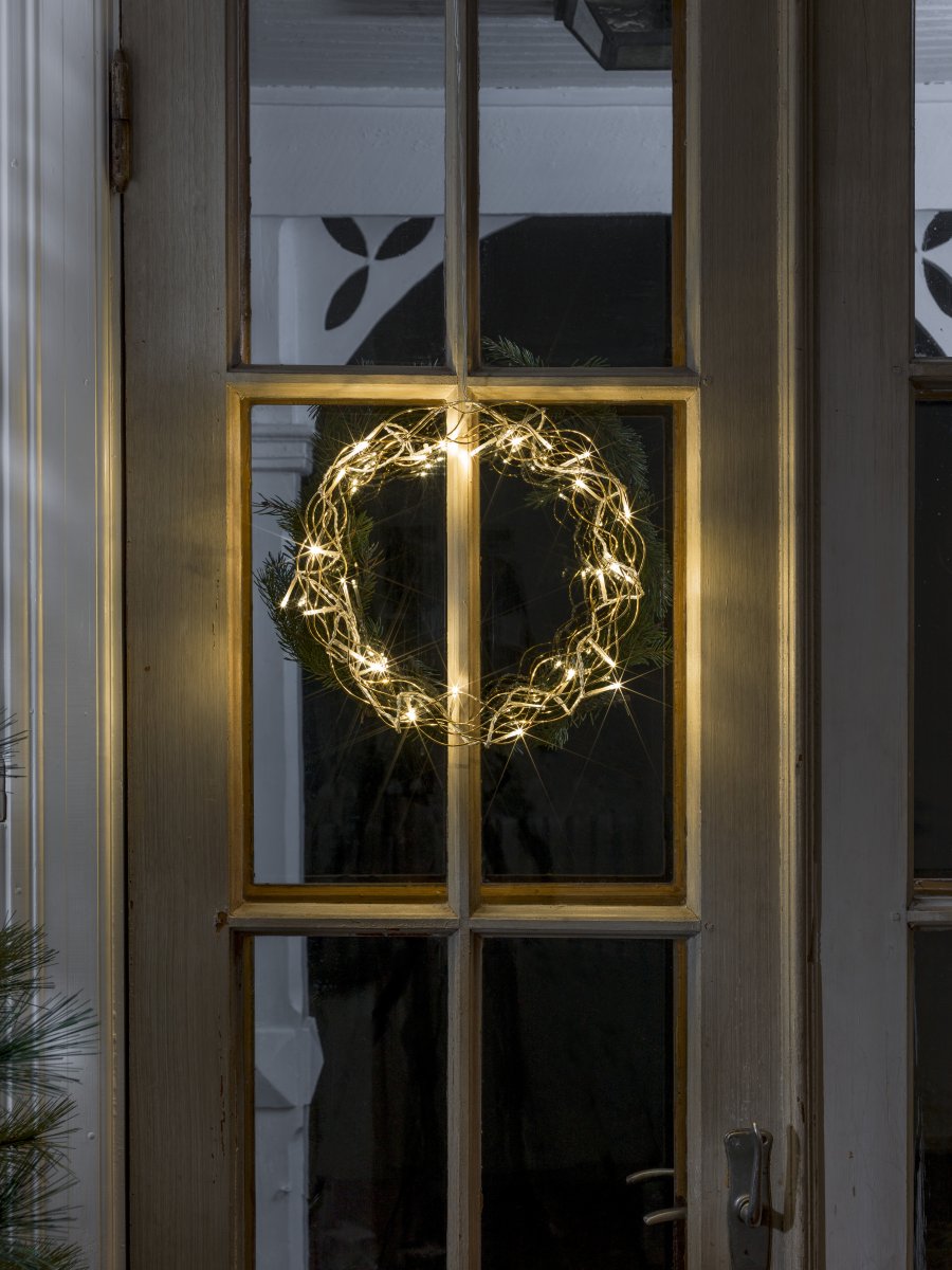 Couronne LED Ø30 Or De Konstsmide - D'un diam&egrave;tre de 30 cm, cette guirlande est une magnifique d&eacute;coration &agrave; suspendre &agrave; une fen&ecirc;tre ou &agrave; un mur, apportant une touche de confort suppl&eacute;mentaire durant les mois les plus sombres.