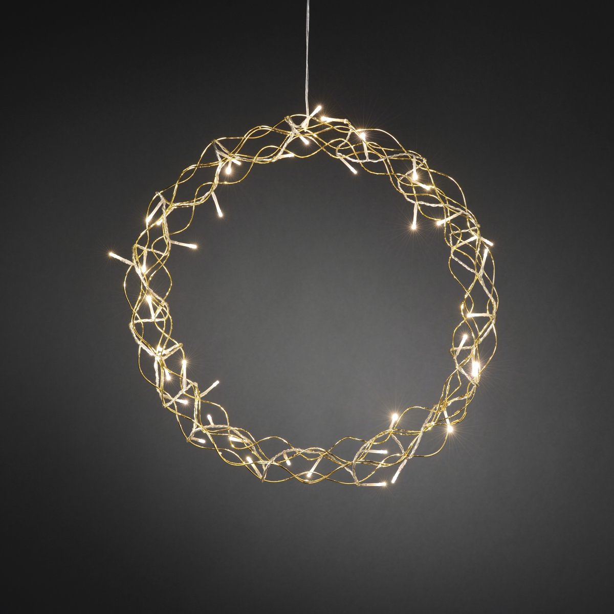 Couronne LED Ø45 Or De Konstsmide - D'un diam&egrave;tre de 45 cm, cette guirlande est une magnifique d&eacute;coration &agrave; suspendre &agrave; une fen&ecirc;tre ou &agrave; un mur, apportant une touche de confort suppl&eacute;mentaire durant les mois les plus sombres.