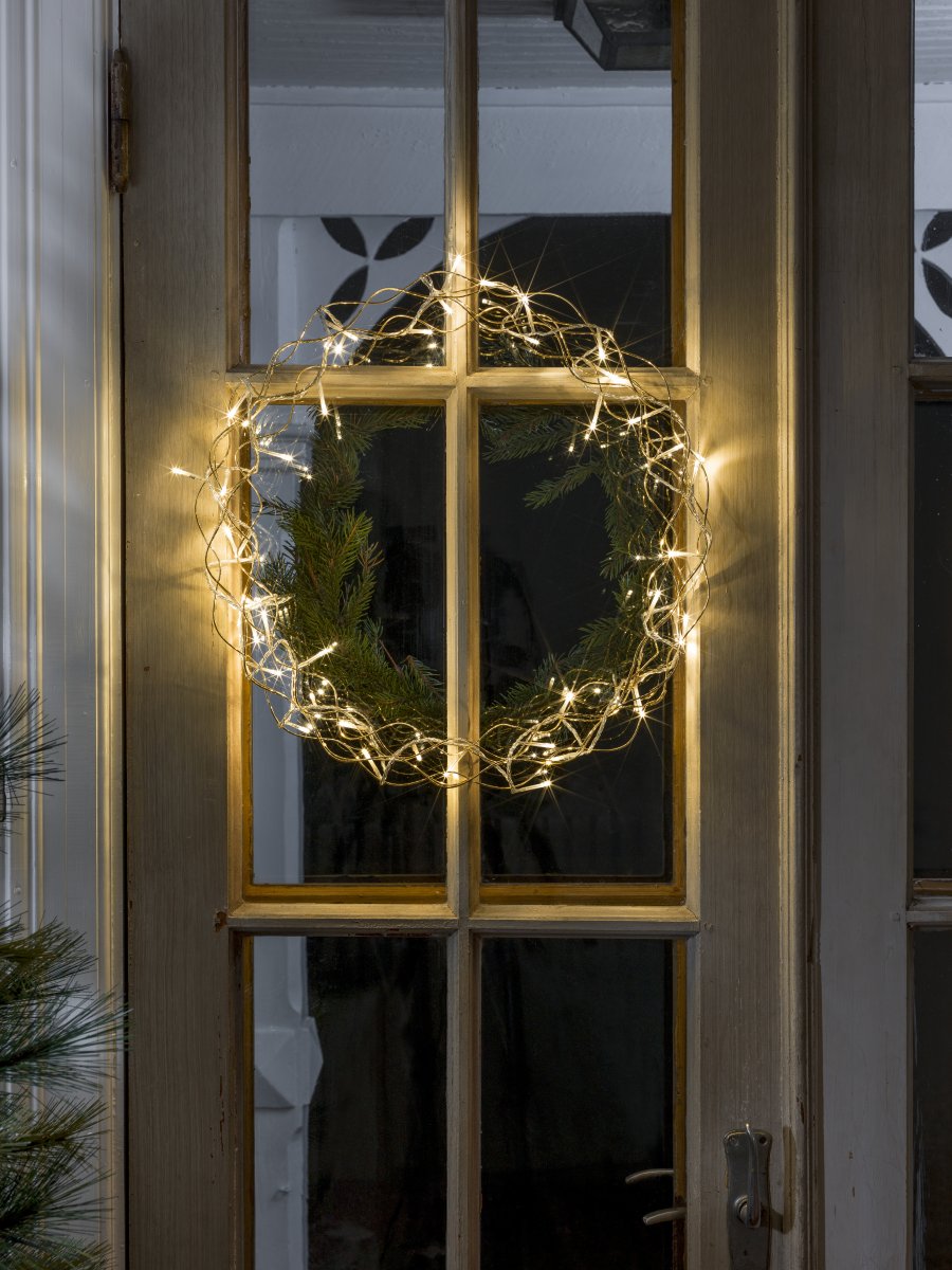 Couronne LED Ø45 Or De Konstsmide - D'un diam&egrave;tre de 45 cm, cette guirlande est une magnifique d&eacute;coration &agrave; suspendre &agrave; une fen&ecirc;tre ou &agrave; un mur, apportant une touche de confort suppl&eacute;mentaire durant les mois les plus sombres.